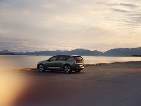 Jpg Full Tim 1167 Ex60 3q Rear