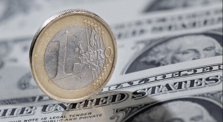 Ahora que el dólar está fuerte así puedes cubrir las inversiones ante un movimiento de divisas