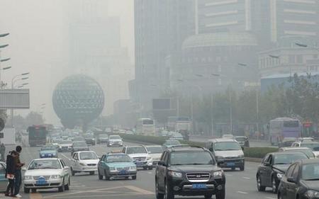 Aumenta la lista de ciudades chinas que limita la venta de automóviles