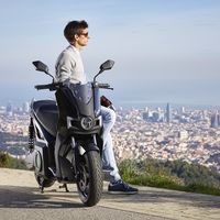 SEAT se pasa a las motos eléctricas de la mano de Silence para triunfar en la ciudad sin coches