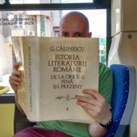 Viajar en autobús en esta ciudad es gratis si lo haces leyendo un libro