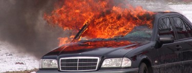 Tu auto puede incendiarse en menos de dos minutos y estos consejos te ayudarán a reaccionar mejor 