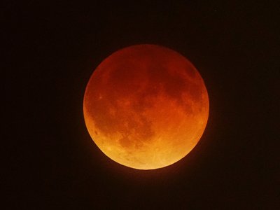 Sigue en directo el eclipse de la 'superluna azul de sangre'