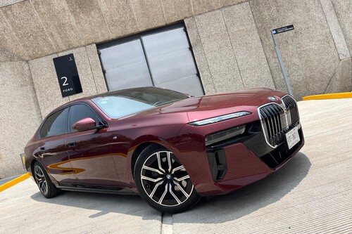 Bmw I7 8