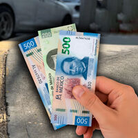 Multa de hasta 2,346 pesos y riesgo de corralón por estacionarte junto a una banqueta amarilla en México: ¿cuándo está permitido?