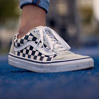 El Corte Inglés desploma a mitad de precio las míticas zapatillas Vans Old Skool perfectas para cualquier look de verano 