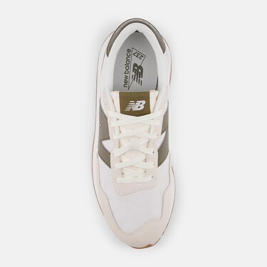 New Balance pone en rebajas su zapatilla más elegante: un comodín atemporal de aires old money para rematar cualquier look de invierno 