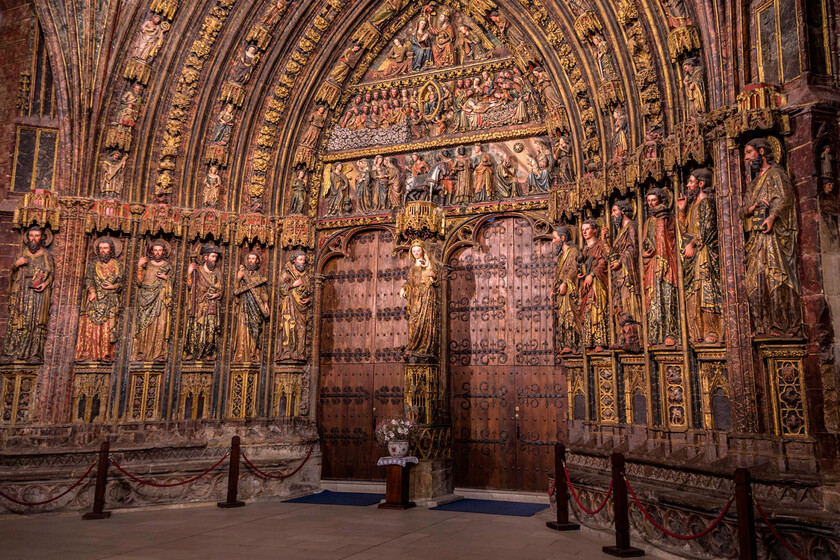 Digno de una catedral: la singular iglesia alavesa con uno de los pórticos más impresionantes de toda España