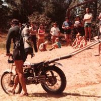 El día que una moto cruzó bajo el río Katherine 