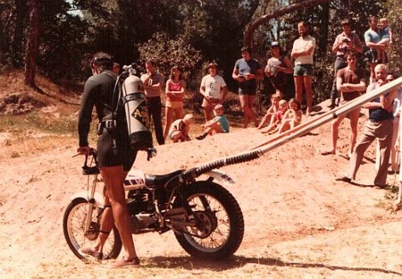 El día que una moto cruzó bajo el río Katherine