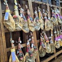 No es Cinco Jotas, pero este jamón ibérico de 7 kg por 35 euros menos es irresistible