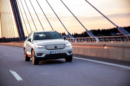 El SUV eléctrico Volvo XC40 Recharge estrena su versión más barata, con un único motor de 231 CV y 400 km de autonomía