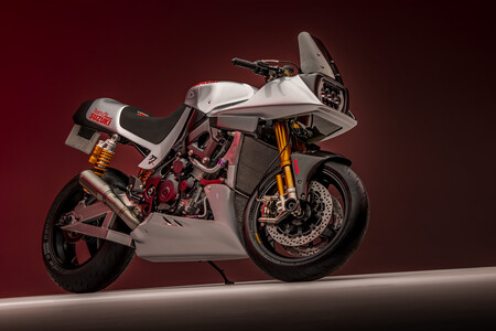 ¡Qué nostalgia! El equipo de motos clásicas de Suzuki ha recuperado una Katana con 200 CV y alma de Superbike