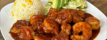 Prepara un litro de adobo para los camarones a la diabla. Quedan mejor que los de la marisquería y con pocos ingredientes