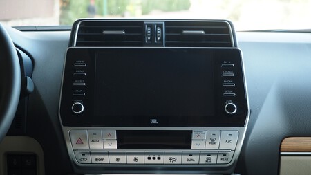 Toyota Land Cruiser Limited 26