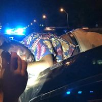 Un matrimonio da a un borracho el viaje de su vida: 22 km dormido sobre el maletero