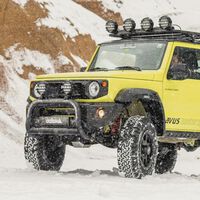 Este Suzuki Jimny con 40 cm de altura libre es el juguete todoterreno definitivo
