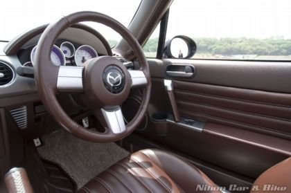 Mazda MX-5 Roadster Black x Metal