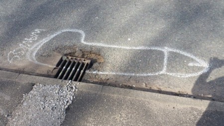 El ingenio mexicano ha sido rebasado: Dibujan penes en los baches de Inglaterra