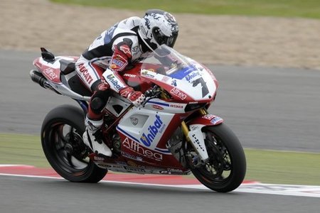Superbikes Gran Bretaña 2011: Carlos Checa vuelve a la senda de la victoria