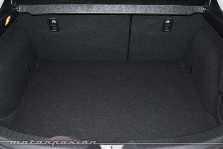 Mazda3 2013 Luxury AT