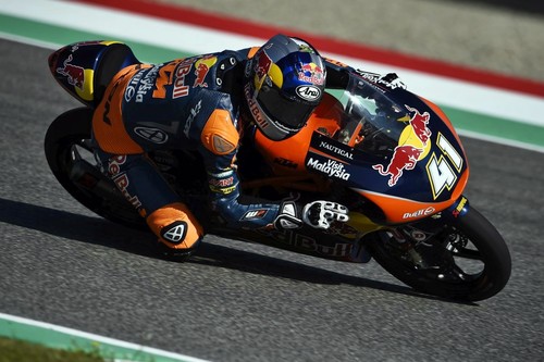 Brad Binder se impone en el desmadre de rebufos. Tercera victoria consecutiva, con Navarro y Fenati KO