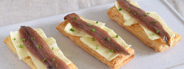 Tostas crujientes de anchoas y mantequilla con hojaldre: receta simple de aperitivo donde luce el producto
