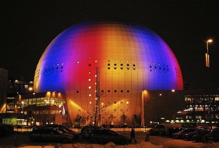 El centro del Sistema Solar esta en el "Globen" de Estocolmo