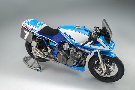 La impresionante Katana restomod del Team Classic Suzuki lista para asaltar Donington Park