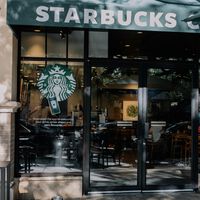 Tras 30 años siendo asesor sobre cómo dirigir empresas, lo designaron CEO de Starbucks y aguantó 17 meses en su cargo 