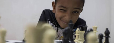 Menino brasileiro de apenas 10 anos é um gênio: ele criou jogo aos 7 após curso de Harvard e hoje vive em abrigo com a mãe e luta para voltar a estudar