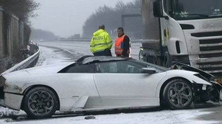 Lamborghini Murcielago Roadster accidentado en la nieve