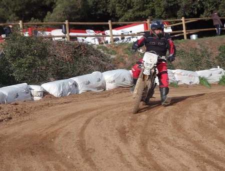 Disfrutando de las motos eléctricas off-road en QuantyaPark (II)