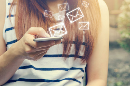 No seas la madre pesada del WhatsApp: 11 cosas que definitivamente no deberías hacer en el grupo del cole