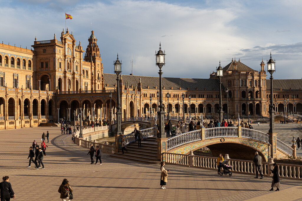 Sevilla quiere cobrar a los no residentes por acceder a la Plaza de España. La cuestión es si la UE lo considera legal