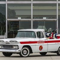 Honda cumple 60 años en Estados Unidos y para festejarlo, restauró ¡una pickup Chevrolet clásica!