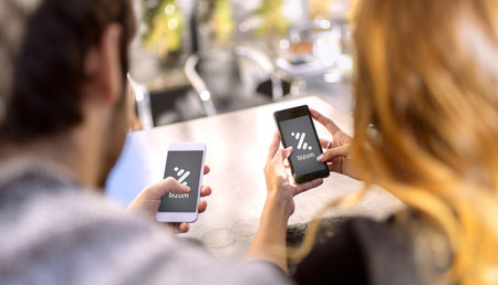 Las apps de 15 bancos españoles ya permiten hacer transferencias gratis y al instante mediante Bizum