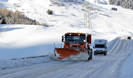 Carretera nieva quitanieves
