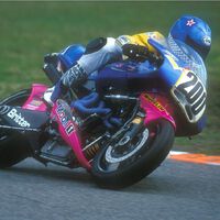 Un genio entendió hace 40 años que las motos potentes eran demasiado viejas y toscas. Consiguió cambiarlas para siempre