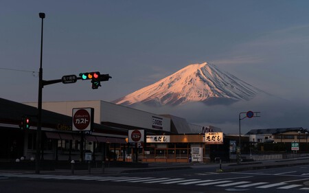 Todos os anos, o Monte Fuji se torna uma armadilha para turistas que precisam de resgate. O Japão cansou de arcar com os custos disso.