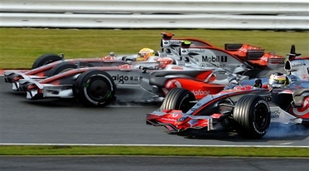 Sobre los tres coches por escudería