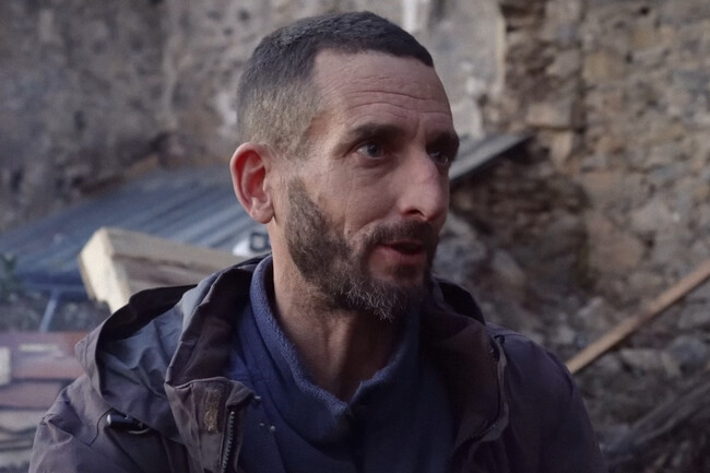 Bernat (40 años) vive en la montaña rodeado de bosques en plena naturaleza: “Siempre se puede empezar de nuevo”