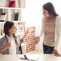 Menos imponer y más consensuar: la clave para mejorar la relación con los hijos adolescentes