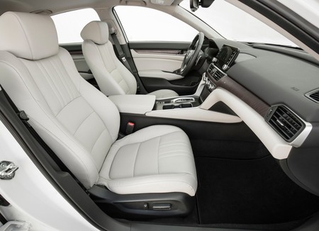 Honda Accord 2018 4