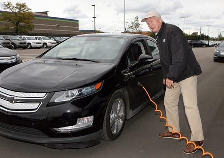 Chevrolet Volt cargándose