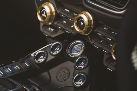 Aston Martin Vantage Roadster A3 2021 011