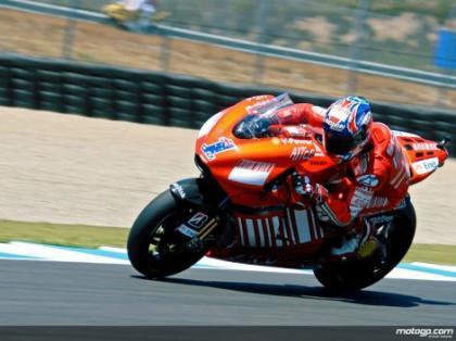 Pole para Stoner, Pedrosa vuelve a Barcelona