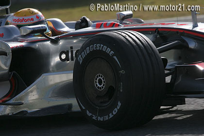 Lewis Hamilton lidera los tiempos en Jerez