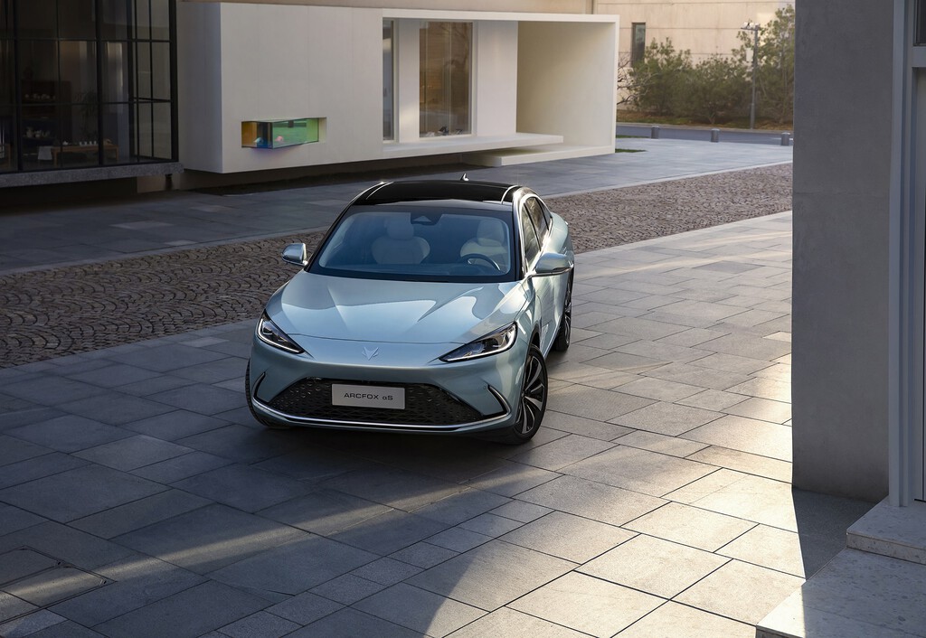 L3 es la gran promesa de la conducción autónoma: de momento las marcas nos están vendiendo "asistentes con IA"