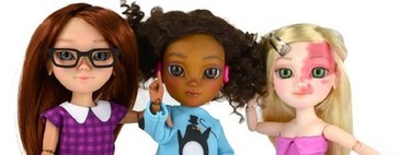 Una compañía diseña muñecas que tienen cicatrices y usan audífonos